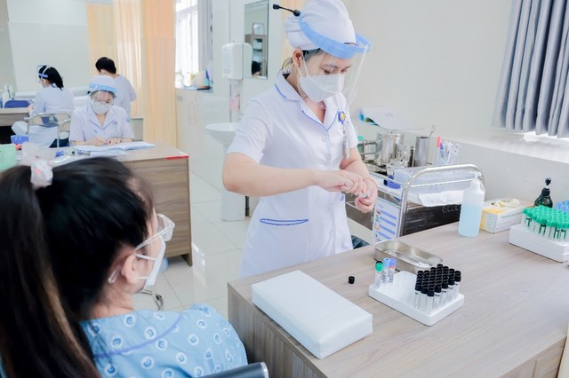 WHO phê duyệt bộ xét nghiệm nhanh phát hiện đồng thời HIV, viêm gan B và giang mai- Ảnh 1.