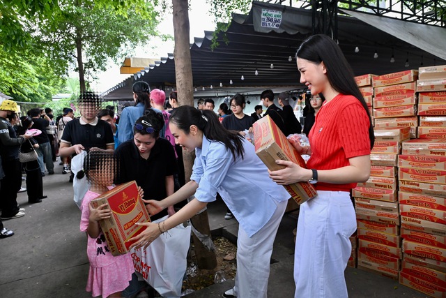 ‘Tiếp bước đến trường’ cho trẻ em bị ảnh hưởng bởi HIV/AIDS- Ảnh 4. ‘Tiếp bước đến trường’ cho trẻ em bị ảnh hưởng bởi HIV/AIDS- Ảnh 4.