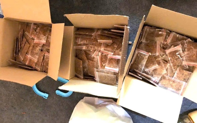 Triệt phá nhóm tội phạm mua bán ma túy dạng ‘cỏ Tobaco’ trên không gian mạng - Ảnh 1. Triệt phá nhóm tội phạm mua bán ma túy dạng ‘cỏ Tobaco’ trên không gian mạng - Ảnh 1.