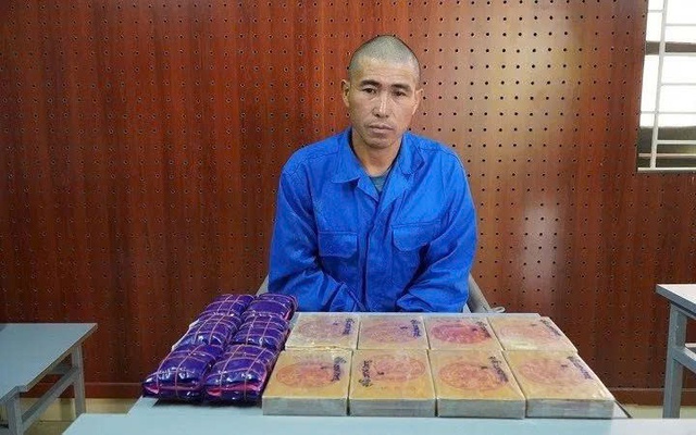 Bắt giữ đối tượng vận chuyển trái phép 8 bánh heroin và 12.000 viên hồng phiến- Ảnh 1. Bắt giữ đối tượng vận chuyển trái phép 8 bánh heroin và 12.000 viên hồng phiến- Ảnh 1.
