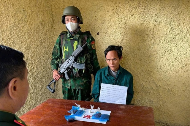 Bắt giữ đối tượng mua bán 1.000 viên ma túy ở Điện Biên- Ảnh 1.