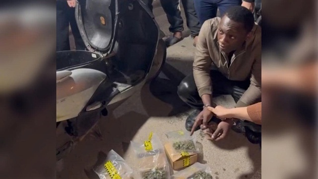 Triệt phá nhóm người nước ngoài mua bán cần sa tại Hà Nội- Ảnh 1. Triệt phá nhóm người nước ngoài mua bán cần sa tại Hà Nội- Ảnh 1.