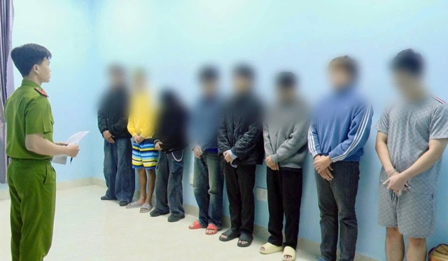 Bắt quả tang thanh niên hút cần sa trong nhà hàng Chăm Chỉ ở Đà Nẵng - Ảnh 1.