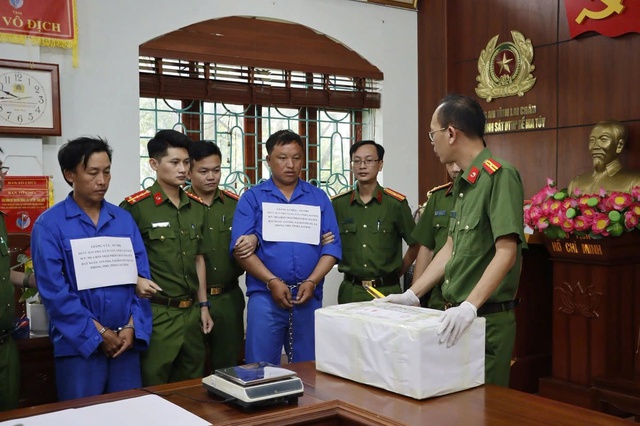 Phá chuyên án 0926V, bắt 2 đối tượng, thu giữ 20 bánh heroin- Ảnh 1.