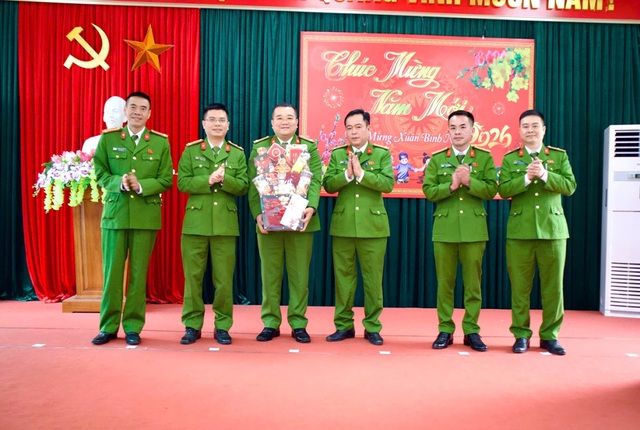 Gửi trọn nghĩa tình Xuân tới cán bộ, học viên cơ sở cai nghiện- Ảnh 1.