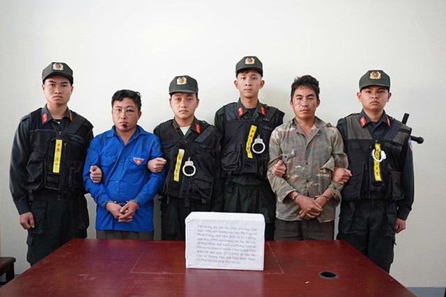 Điện Biên bắt 2 đối tượng, thu giữ 5 bánh heroin trong dịp Tết- Ảnh 1. Điện Biên bắt 2 đối tượng, thu giữ 5 bánh heroin trong dịp Tết- Ảnh 1.