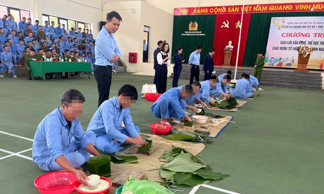 ‘Tết đầm ấm’ tại các cơ sở cai nghiện: Xuân về, lan tỏa yêu thương và niềm tin hoàn lương- Ảnh 4. ‘Tết đầm ấm’ tại các cơ sở cai nghiện: Xuân về, lan tỏa yêu thương và niềm tin hoàn lương- Ảnh 4.