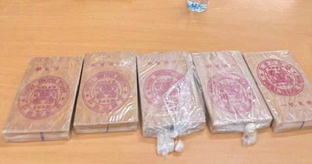 Điện Biên: Trao thưởng lực lượng phá thành công chuyên án ma túy dịp Tết Bính Ngọ- Ảnh 2. Điện Biên: Trao thưởng lực lượng phá thành công chuyên án ma túy dịp Tết Bính Ngọ- Ảnh 2.