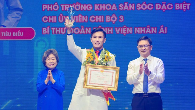 Hành trình cống hiến giữ sự sống cho bệnh nhân HIV giai đoạn cuối của vị bác sĩ trẻ- Ảnh 1. Hành trình cống hiến giữ sự sống cho bệnh nhân HIV giai đoạn cuối của vị bác sĩ trẻ- Ảnh 1.