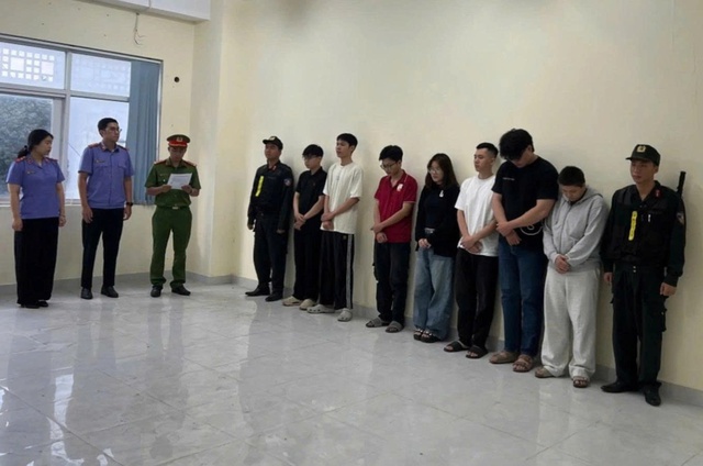 Bắt giữ 'trùm' bán thuốc lá điện tử ở TPHCM- Ảnh 1.