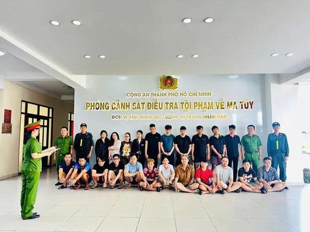 Công an TPHCM triệt phá đường dây ma túy lớn từ Campuchia về Việt Nam- Ảnh 1.