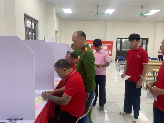 Hơn 4.800 cử tri tại các cơ sở cai nghiện ma túy Hà Nội tham gia ngày hội bầu cử- Ảnh 1. Hơn 4.800 cử tri tại các cơ sở cai nghiện ma túy Hà Nội tham gia ngày hội bầu cử- Ảnh 1.