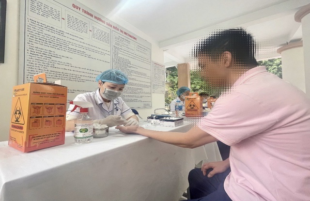Khám sàng lọc HIV cho học viên tại Cơ sở cai nghiện ma túy số 4 Hà Nội- Ảnh 1.