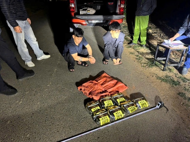 Quảng Trị: Bắt 2 đối tượng vận chuyển 7kg ma túy đá- Ảnh 1. Quảng Trị: Bắt 2 đối tượng vận chuyển 7kg ma túy đá- Ảnh 1.