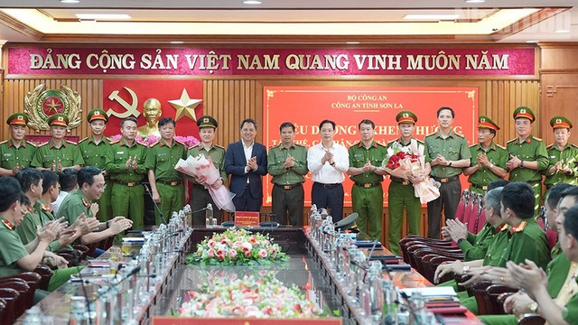 Khen thưởng Công an Sơn La phá vụ 34,2kg ma túy và 2 bánh heroin- Ảnh 1.