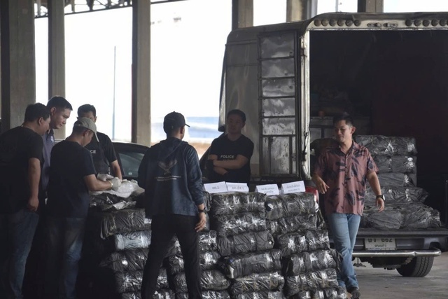 Thái Lan: Thu giữ gần 2 tấn ma túy đá trên xe bán tải tại Bangkok- Ảnh 1.