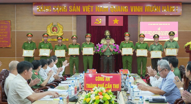 Khen thưởng các tập thể, cá nhân phá chuyên án ma túy xuyên quốc gia- Ảnh 2.