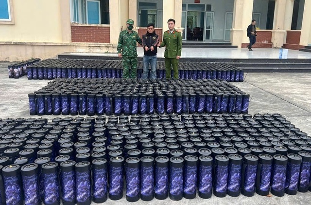 Khởi tố 4 đối tượng vận chuyển hơn 1.300 bình khí cười tại Quảng Ninh- Ảnh 1. Khởi tố 4 đối tượng vận chuyển hơn 1.300 bình khí cười tại Quảng Ninh- Ảnh 1.