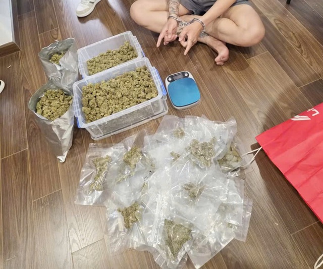 Liên tiếp bắt giữ các đối tượng mua bán gần 10kg cần sa tại Hà Nội- Ảnh 1.