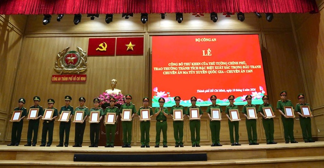 Khen thưởng lực lượng triệt phá đường dây ma túy xuyên quốc gia, bắt 403 đối tượng- Ảnh 1. Khen thưởng lực lượng triệt phá đường dây ma túy xuyên quốc gia, bắt 403 đối tượng- Ảnh 1.