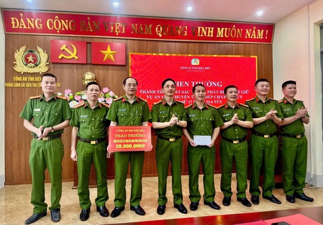 Khen thưởng lực lượng phá thành công chuyên án ma túy xuyên biên giới quy mô lớn- Ảnh 1. Khen thưởng lực lượng phá thành công chuyên án ma túy xuyên biên giới quy mô lớn- Ảnh 1.