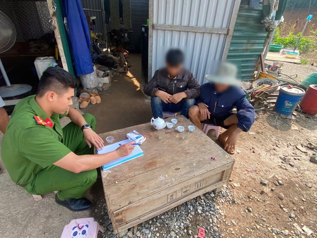 Chủ động sàng lọc ma túy trong công nhân, giữ môi trường làm việc an toàn - Ảnh 2. Chủ động sàng lọc ma túy trong công nhân, giữ môi trường làm việc an toàn - Ảnh 2.