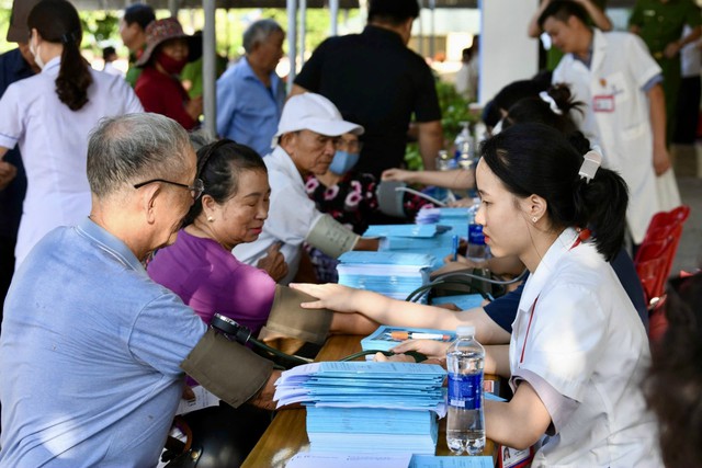 Khám bệnh, cấp thuốc miễn phí và lan tỏa thông điệp không ma túy tại Quảng Trị- Ảnh 2. Khám bệnh, cấp thuốc miễn phí và lan tỏa thông điệp không ma túy tại Quảng Trị- Ảnh 2.