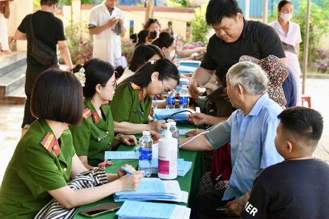 Khám bệnh, cấp thuốc miễn phí và lan tỏa thông điệp không ma túy tại Quảng Trị- Ảnh 4. Khám bệnh, cấp thuốc miễn phí và lan tỏa thông điệp không ma túy tại Quảng Trị- Ảnh 4.