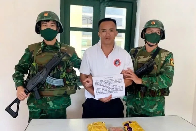 Triệt phá chuyên án ma túy lớn, thu giữ hơn 15.000 viên ma túy tổng hợp- Ảnh 1. Triệt phá chuyên án ma túy lớn, thu giữ hơn 15.000 viên ma túy tổng hợp- Ảnh 1.