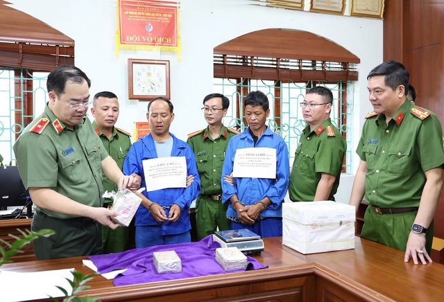 Bắt 2 đối tượng mua bán 8 bánh heroin ở Lai Châu - Ảnh 1.