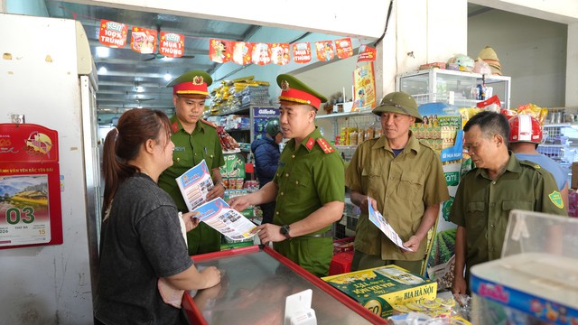 Lan tỏa mô hình 'Dòng họ không ma túy', tạo 'lá chắn' phòng ngừa từ cơ sở- Ảnh 3. Lan tỏa mô hình 'Dòng họ không ma túy', tạo 'lá chắn' phòng ngừa từ cơ sở- Ảnh 3.