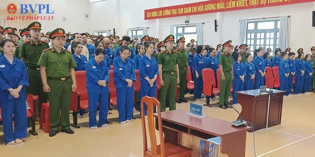 Xét xử vụ án VN10 với 227 bị cáo liên quan 4 tiếp viên hàng không- Ảnh 1. Xét xử vụ án VN10 với 227 bị cáo liên quan 4 tiếp viên hàng không- Ảnh 1.