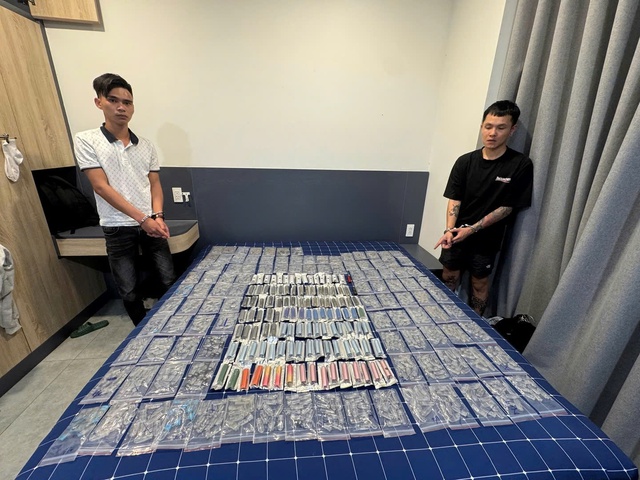 Triệt phá đường dây ma túy Etomidate đội lốt Pod Chill, bắt giữ 37 đối tượng- Ảnh 2. Triệt phá đường dây ma túy Etomidate đội lốt Pod Chill, bắt giữ 37 đối tượng- Ảnh 2.
