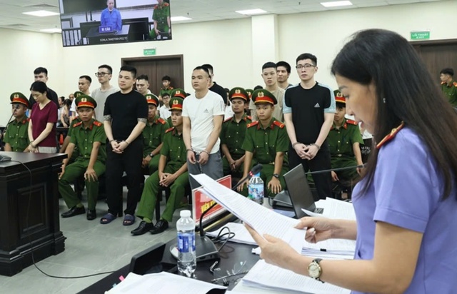 Xét xử 14 bị can trong đường dây ma túy, kẻ cầm đầu lãnh án tử hình- Ảnh 2. Xét xử 14 bị can trong đường dây ma túy, kẻ cầm đầu lãnh án tử hình- Ảnh 2.
