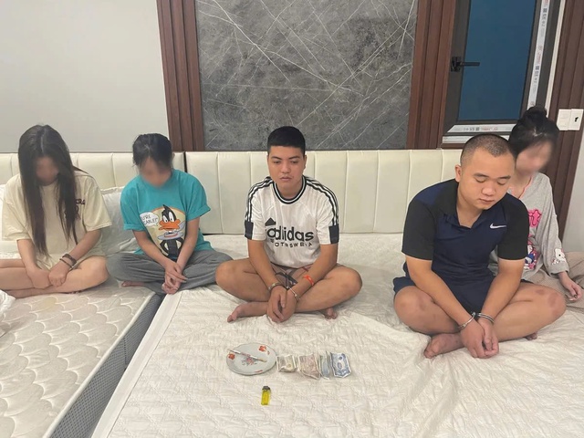 Phát hiện 5 đối tượng sử dụng ma túy Ketamine trong nhà nghỉ ở Hưng Yên- Ảnh 1. Phát hiện 5 đối tượng sử dụng ma túy Ketamine trong nhà nghỉ ở Hưng Yên- Ảnh 1.