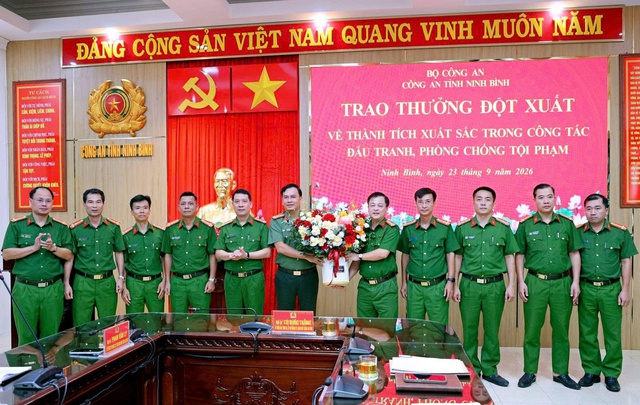 Công an Ninh Bình khen thưởng đột xuất vụ bắt giang hồ mạng ‘Đức Cộng’- Ảnh 1.