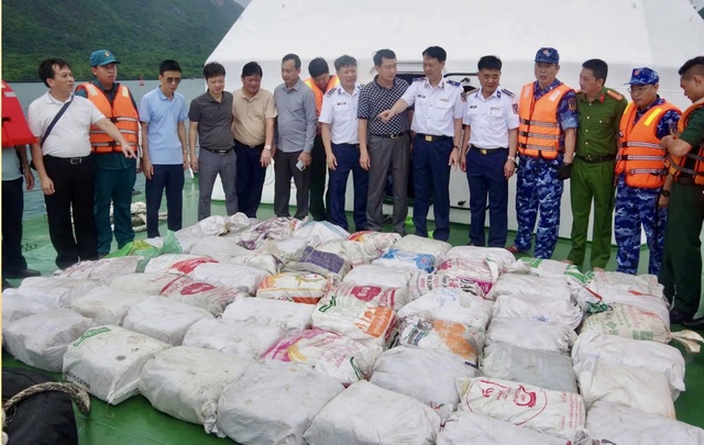 Triệt phá đường dây vận chuyển hơn 1,1 tấn ma túy tổng hợp trên biển- Ảnh 2. Triệt phá đường dây vận chuyển hơn 1,1 tấn ma túy tổng hợp trên biển- Ảnh 2.
