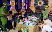 Đột kích quán karaoke ‘chui’ tổ chức cho khách ‘bay lắc’ xuyên đêm tại Hà Nội