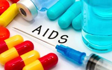 Bảo đảm quy định k&#234; đơn thuốc điều trị ngoại tr&#250; cho người nhiễm HIV