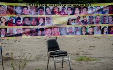 Cuộc chiến chống ma t&#250;y v&#224; những ng&#244;i mộ tập thể ở Mexico
