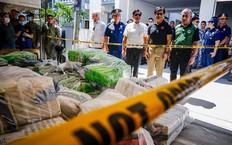 Philippines thu giữ 1,8 tấn ma t&#250;y đ&#225; giấu trong xe tải