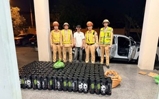 Quảng Ninh: Bắt giữ xe bán tải vận chuyển 200 bình khí cười trong đêm