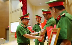 Khen thưởng lực lượng triệt phá đường dây ma túy xuyên quốc gia, bắt 403 đối tượng