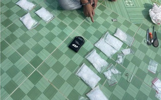 Tạm giữ đối tượng mua bán, tàng trữ trái phép ma túy, thu giữ 1kg ma túy