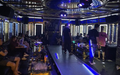 Đột kích quán karaoke "chui", lén lút đón khách sử dụng ma túy