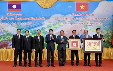 Bộ trưởng Lương Tam Quang dự Lễ khánh thành Trung tâm cai nghiện ma túy tại Lào
