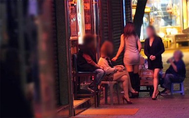 Bắt khẩn cấp chủ quán cà phê điều hành đường dây mại dâm tại Hà Nội