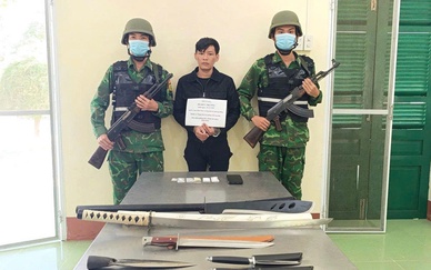 Bắt giữ đối tượng tàng trữ ma túy, phát hiện thêm nhiều hung khí