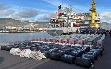 Tây Ban Nha thu giữ 40 tấn cocaine ngoài khơi bờ biển Tây Phi
