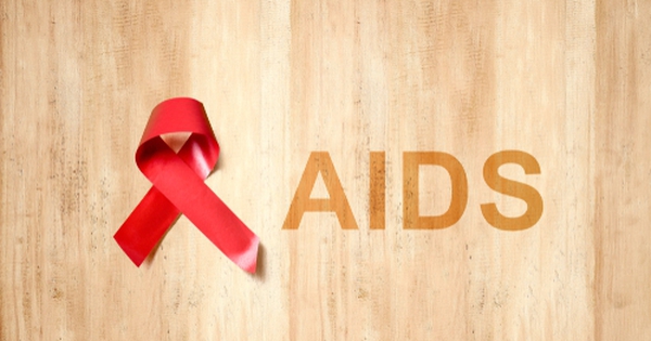 Có những yếu tố nào ảnh hưởng đến thời gian kéo dài của giai đoạn AIDS?
